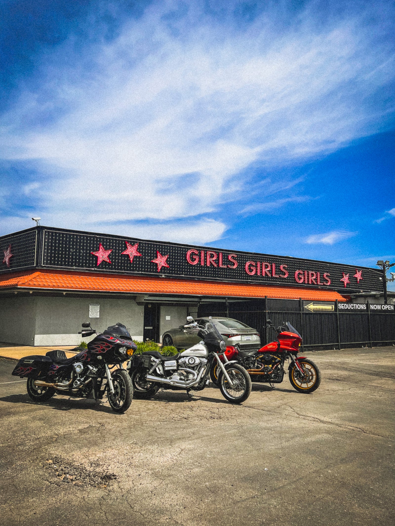 NIAGARA FALLS ON HARLEY-DAVIDSONS
